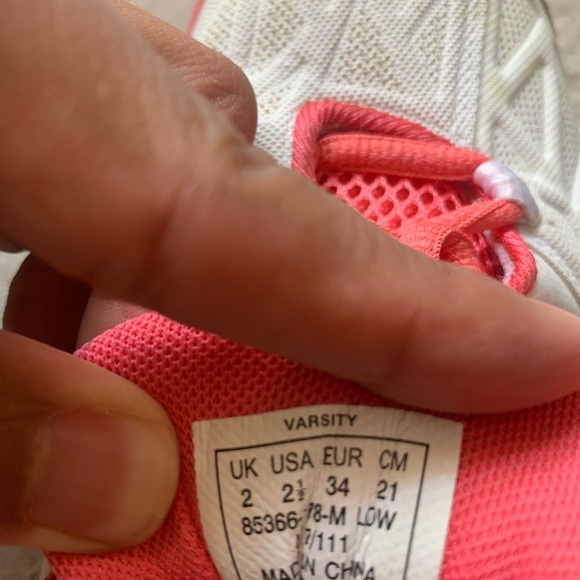 K Swiss Tennis Sneaker - Picture 5 of 6